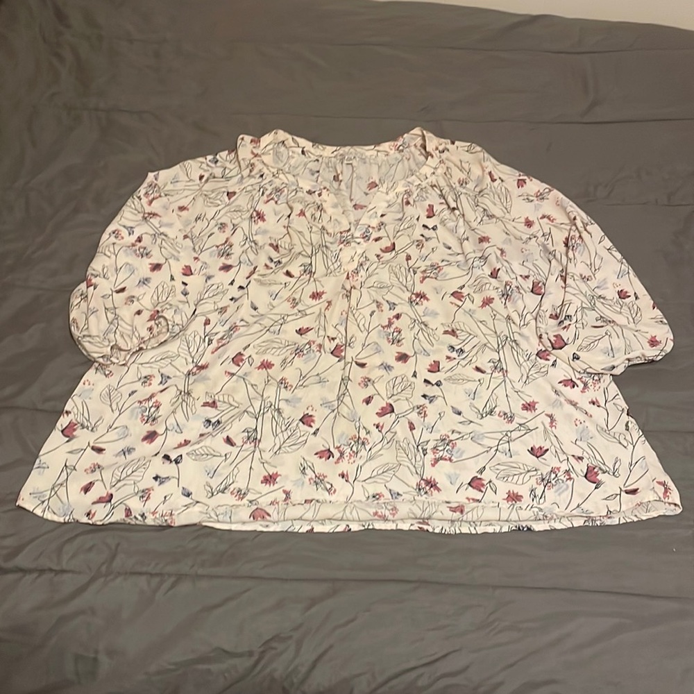 Woman’s blouse. Floral lightweight.